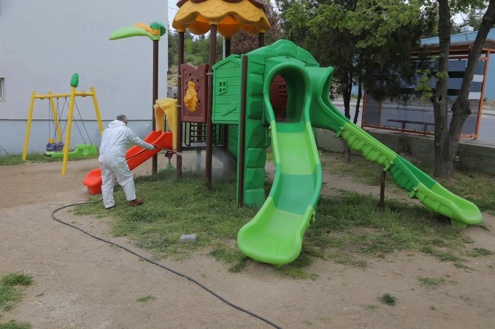 İlaçlama Çalışmaları Devam Ediyor galeri görseli